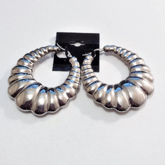 2 1/4 Inch Scalloped Shrimp Hoop Pierced Post Earrings Silver Plated Rib Lined - Picture 3 of 9